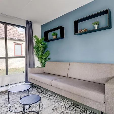 6 - Persoons Lakeside 61 *