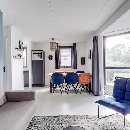 6 - Persoons Lakeside 61 *