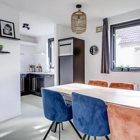 6 - Persoons Lakeside 61 *