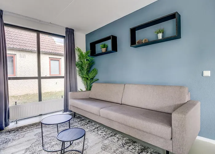 6 - Persoons Lakeside 61 *