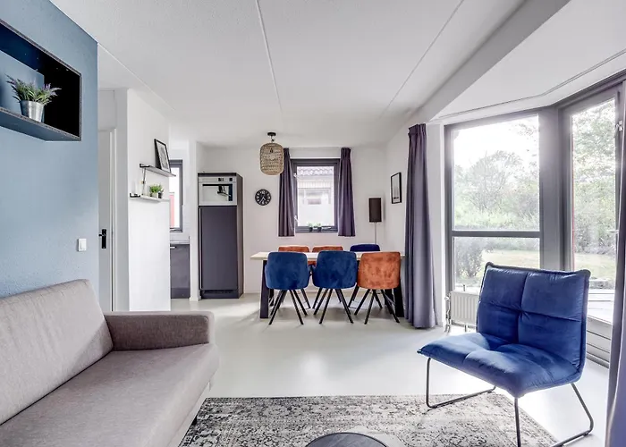 6 - Persoons Lakeside 61 *