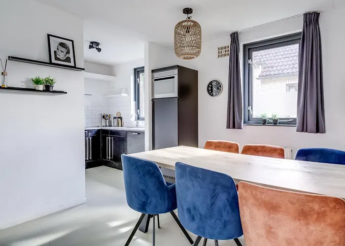 6 - Persoons Lakeside 61 *