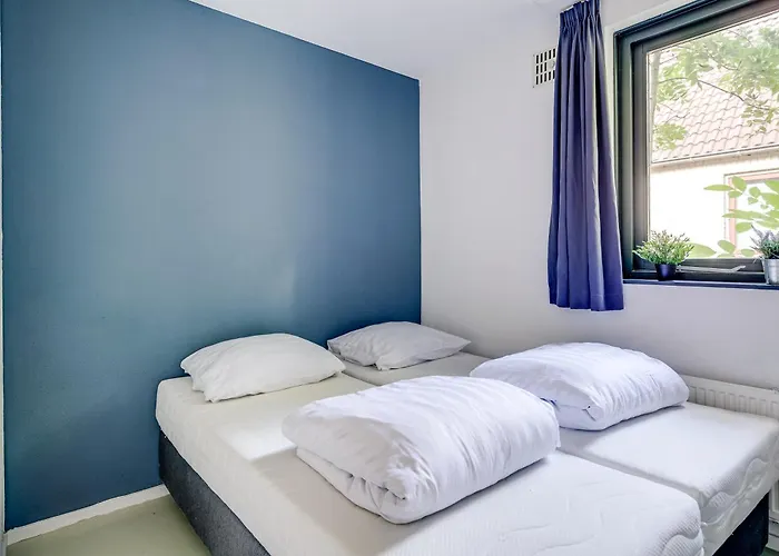 6 - Persoons Lakeside 61 بيت للعطل *